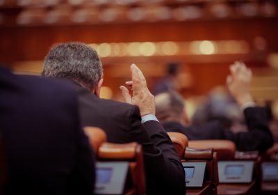 Accès aux soins pour tous : législatives, les engagements des candidats de la Sarthe